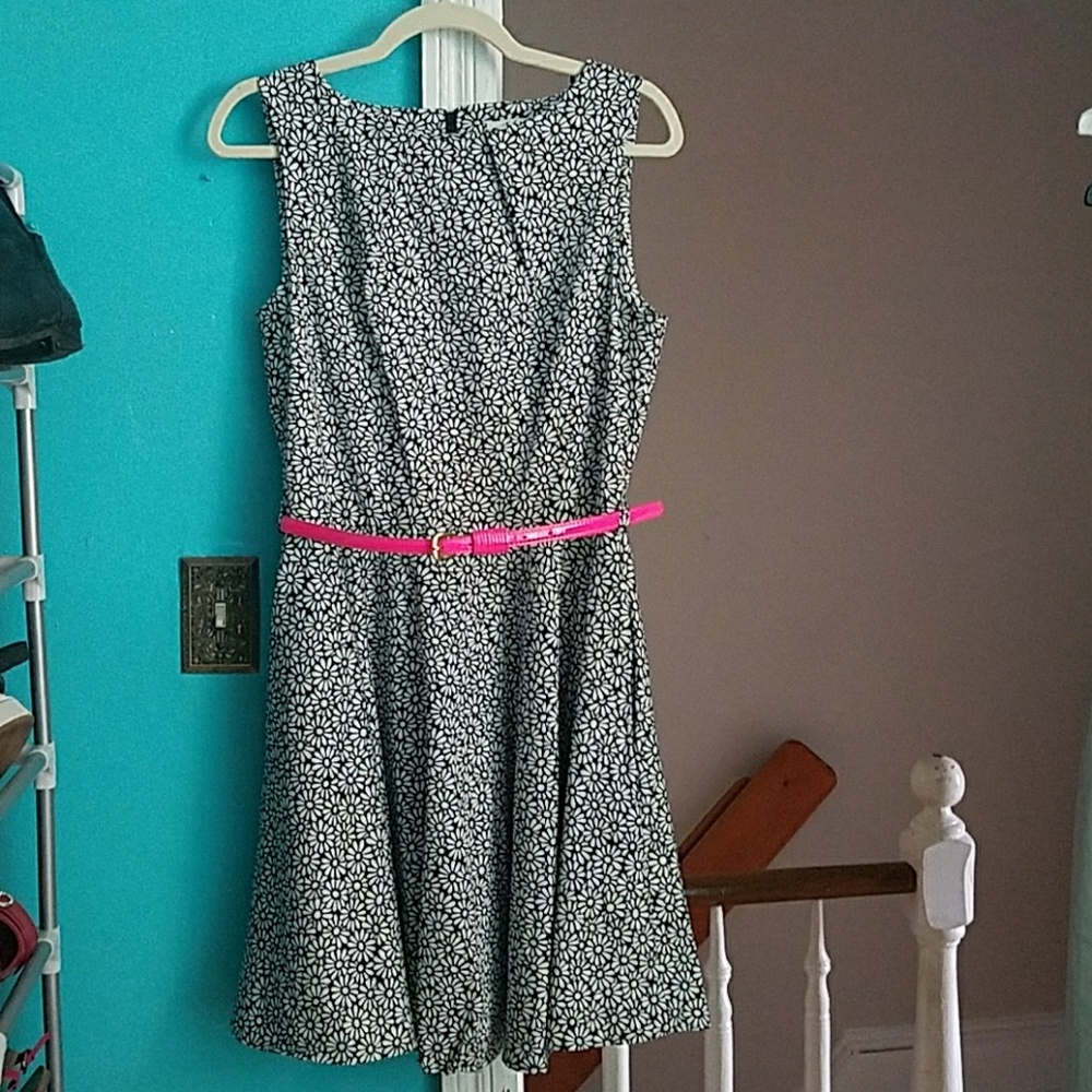 Modcloth Flower Dress w/ Pockets!